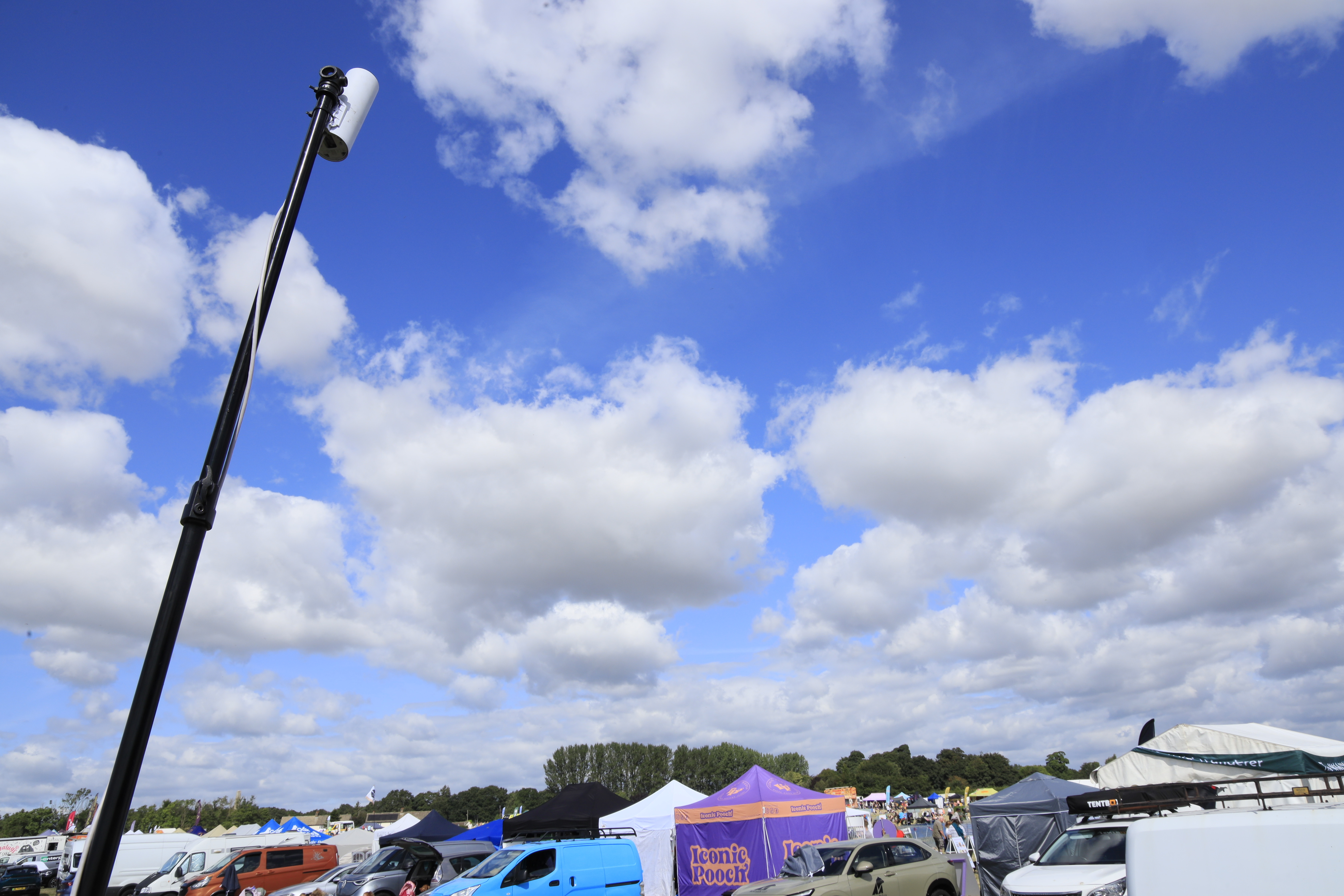 Access point on a telescopic mast at an outdoor event